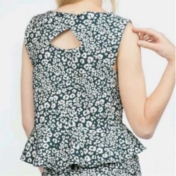 ZARA Animal Print Peplum Blouse Size S Green  & White Sleeveless Top Back button - Picture 2 of 8